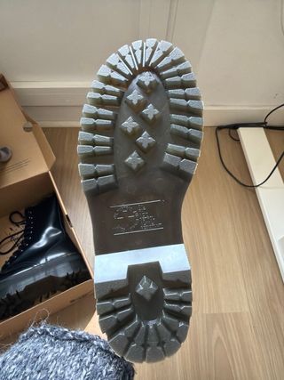 Dr. Martens Caja Zapatos