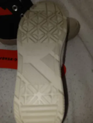 Bota Converse Negra y Naranja