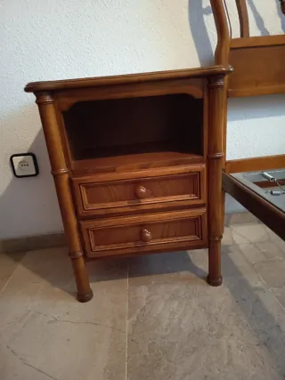 Estructura cama madera y 2 mesitas rústicas