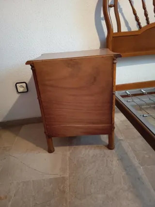 Estructura cama madera y 2 mesitas rústicas