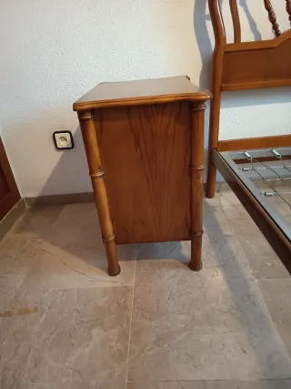Estructura cama madera y 2 mesitas rústicas