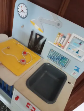 Mueble veterinario de juguete