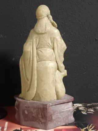 Statua cinese antica in pietra