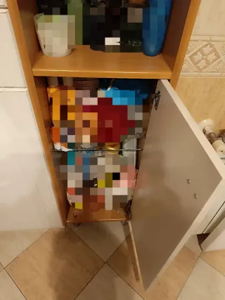 Dos muebles de baño madera y cristal