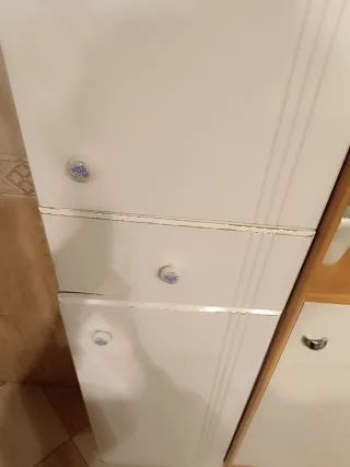 Dos muebles de baño madera y cristal