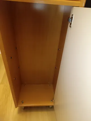 Dos muebles de baño madera y cristal