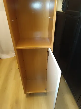 Dos muebles de baño madera y cristal