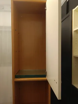 Dos muebles de baño madera y cristal