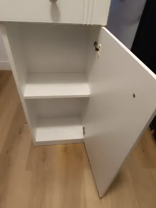 Mueble de baño madera blanco.