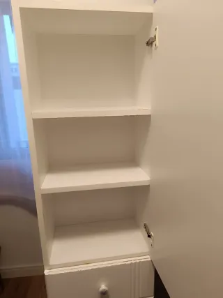 Mueble de baño madera blanco.