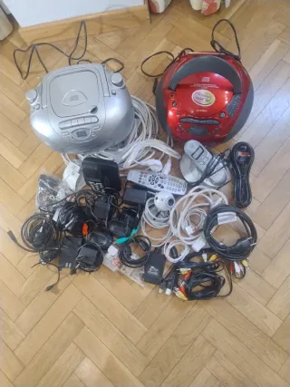 2 Radios Cassette CD con Cables