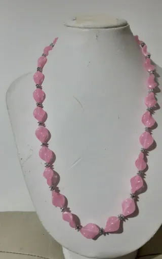 Collana rosa con perline