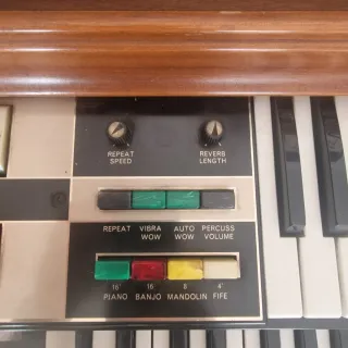 Órgano Vintage Lowrey Saturn Delux Leslie