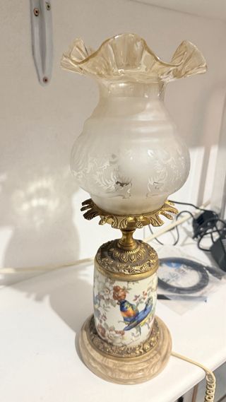 Lámpara antigua de mesa