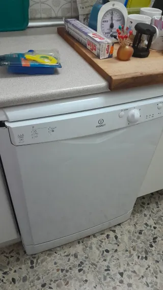 Lavavajillas Indesit AAA