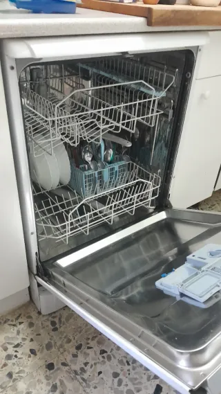 Lavavajillas Indesit AAA