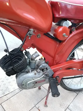 Derbi Paleta Ciclomotor Roja Colección