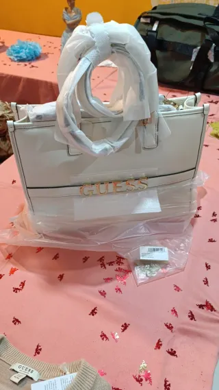 Bolso Guess Marrón y Dorado