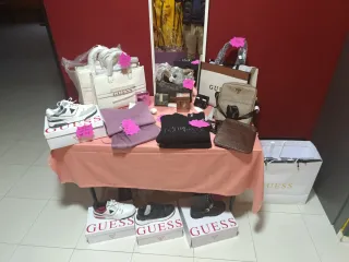 Bolso Guess Marrón y Dorado