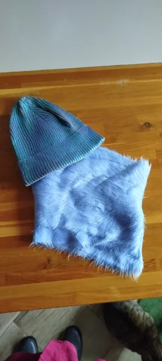 Gorro y bufanda azul celeste