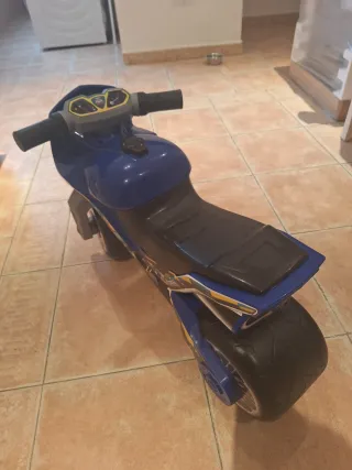 Moto de juguete infantil azul