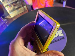 Game Boy Advance SP Dorada