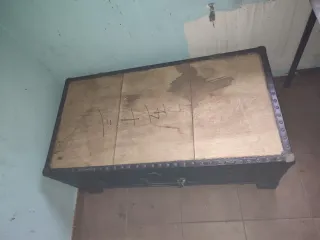 Baúl antiguo madera siglo XVIII-XIX