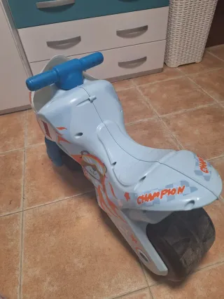 Moto de juguete infantil