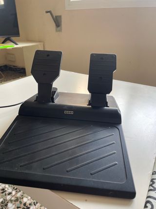 Volante Hori PS4/PS5 Inalámbrico