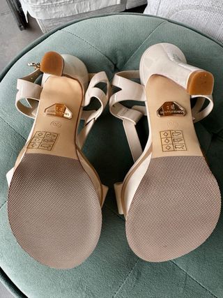 Zapatos de tacón Nude Nuevos