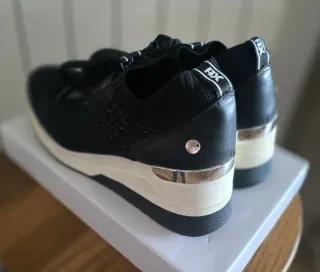 Zapatos mujer XTI Negras