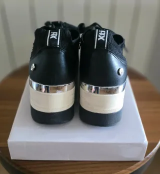 Zapatos mujer XTI Negras