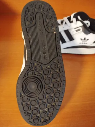 Zapatillas Adidas Blancas y Negras