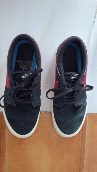 Zapatillas Nike Mujer Negras y Rojas