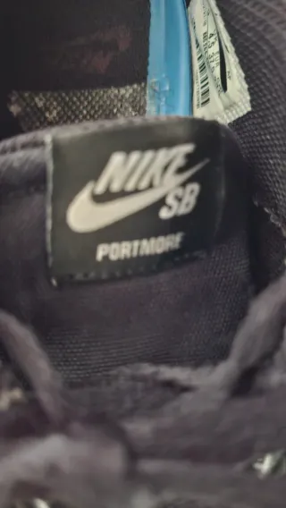 Zapatillas Nike Mujer Negras y Rojas