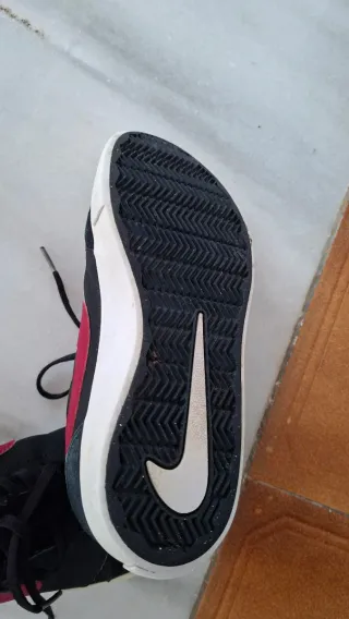 Zapatillas Nike Mujer Negras y Rojas