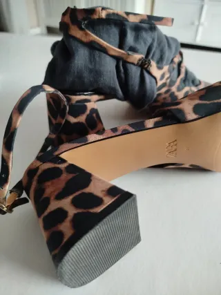 Zapatos Zara Animal Print Marrón y Negro