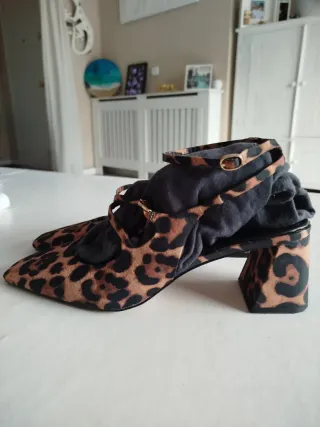 Zapatos Zara Animal Print Marrón y Negro