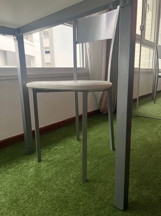 Mesa de cocina cristal y metal perfecto estado