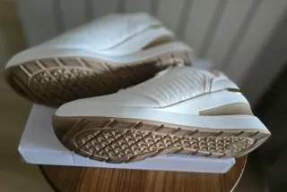 Zapatos XTI blancos con tacón interior