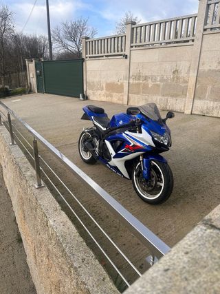 Suzuki GSXR-600 K8