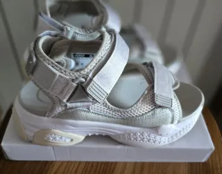 Sandalias Munich Blancas Velcro