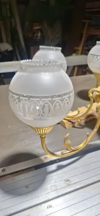 Lámpara de araña antigua.