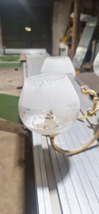 Lámpara de araña antigua.