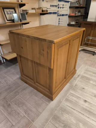 Mostrador de madera con cristal
