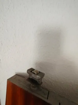 Puerta corredera madera con cristal