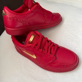 Nike Air Jordan Low Rojas Detalles Dorados