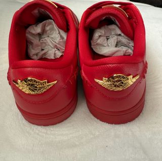 Nike Air Jordan Low Rojas Detalles Dorados