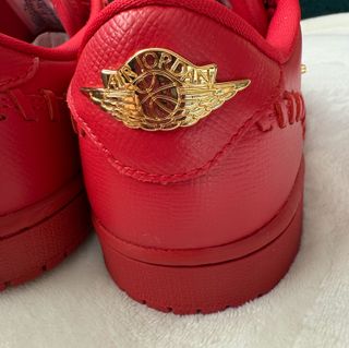 Nike Air Jordan Low Rojas Detalles Dorados
