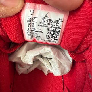 Nike Air Jordan Low Rojas Detalles Dorados